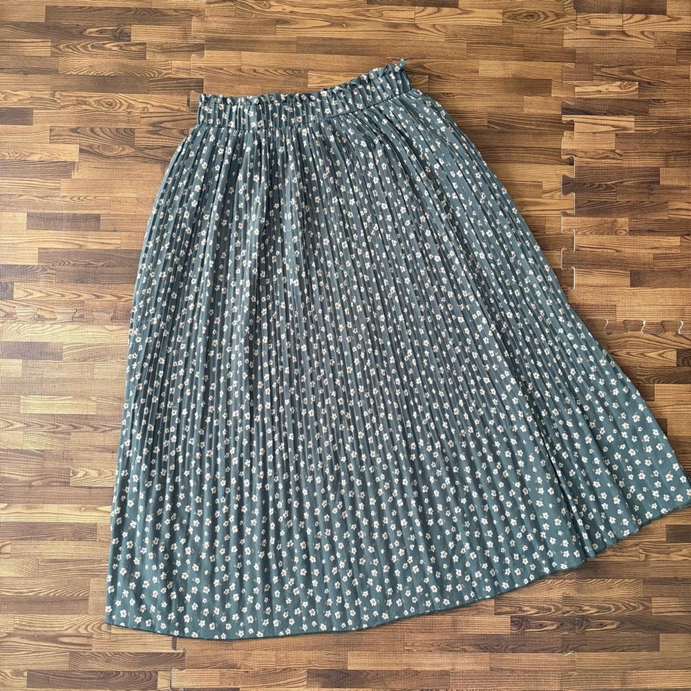 Exlura Green Floral Pleated Skirt Medium - Picture 2 of 4